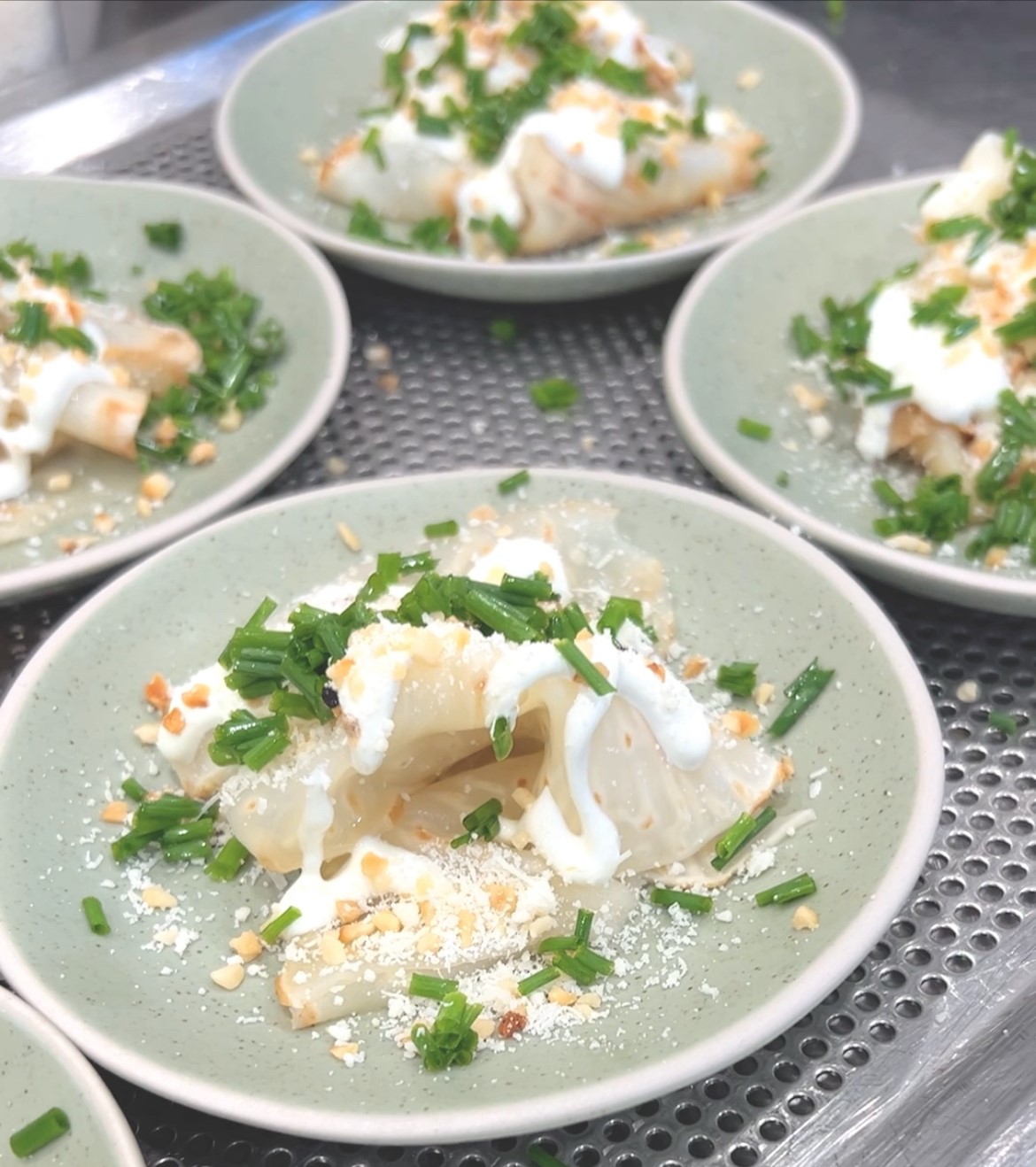 Silkeskåret knoldselleri med citrondressing