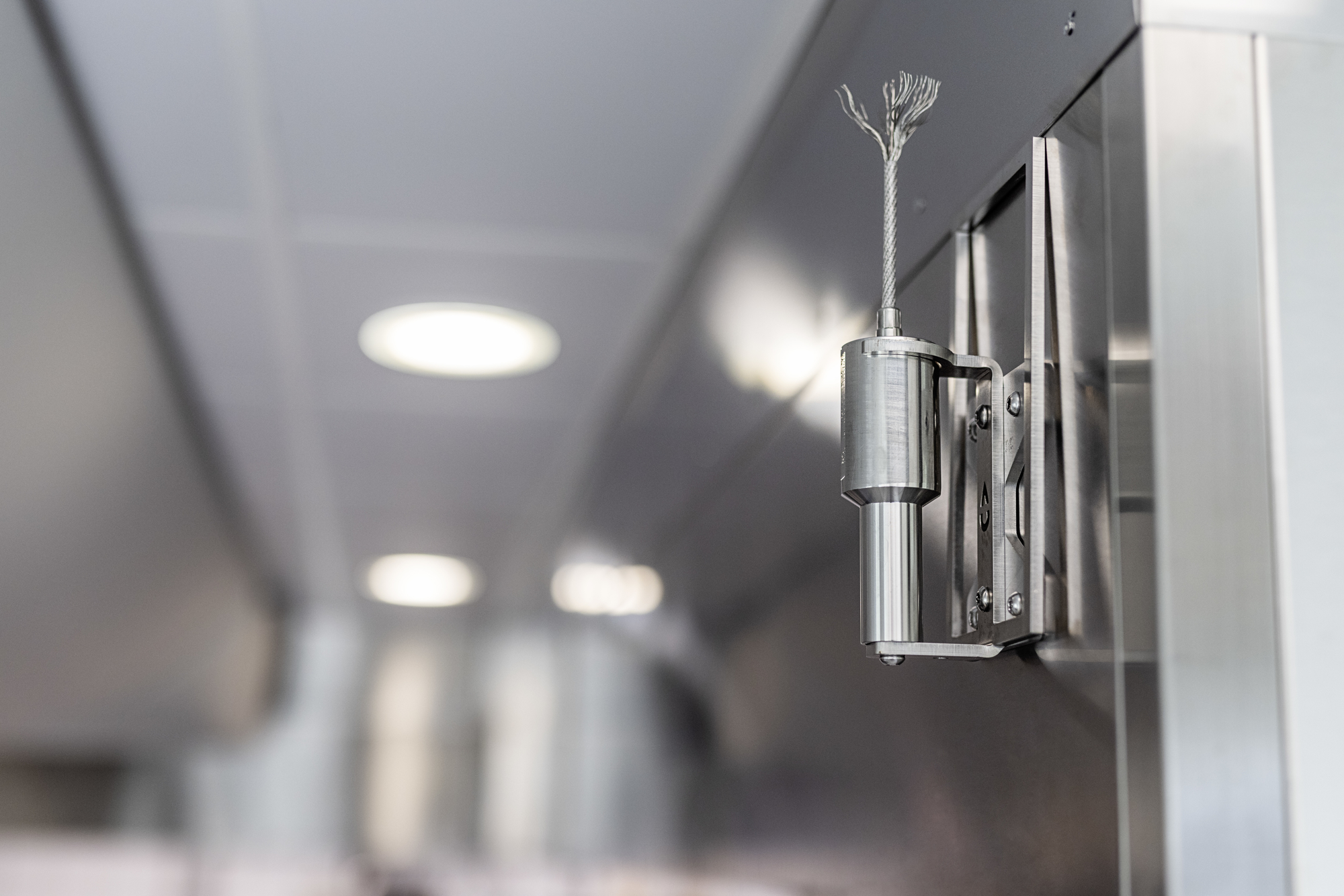 Power Pack monteret på ydersiden af et emfang